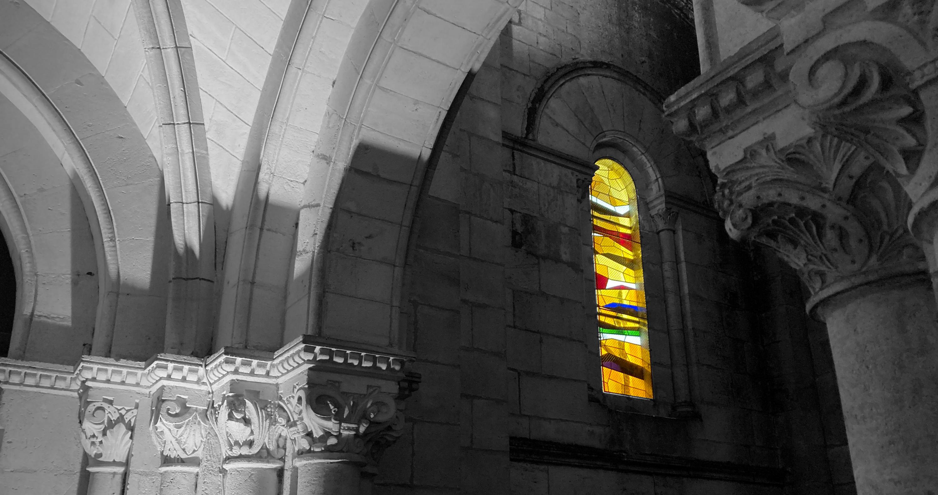Feu Originel, vitrail, Eglise d'Arès 2023